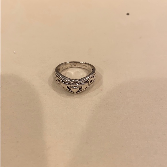 Claddagh ring - Picture 1 of 7